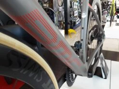 BMC Roadmachine 01 Three Ultegra Di2 Disc 12v Vélo De Course 2022 -Équipement Vélo bmc roadmachine 01 three ultegra di2 disc 12v velo de course 2022 2