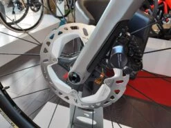 BMC Roadmachine 01 Three Ultegra Di2 Disc 12v Vélo De Course 2022 -Équipement Vélo bmc roadmachine 01 three ultegra di2 disc 12v velo de course 2022 4