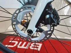 BMC Roadmachine One Ultegra Di2 Disc 12v Vélo De Route 2022 17 BMC Roadmachine One Ultegra Di2 Disc 12v Vélo De Route 2022 -Équipement Vélo bmc roadmachine one ultegra di2 disc 12v velo de route 2022 4