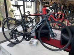 BMC Teammachine SLR01 One Dura-Ace Di2 Disc 12v Vélo De Course 2022 -Équipement Vélo bmc teammachine slr01 one dura ace di2 disc 12v velo de course 2022 1