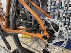 CANNONDALE Topstone 1 Vélo Gravel 2023 10 CANNONDALE Topstone 1 Vélo Gravel 2023 -Équipement Vélo cannondale topstone 1 velo gravel 2023 3