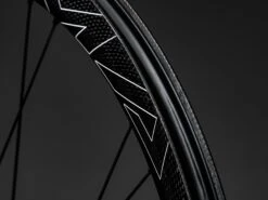 CORIMA Essentia 40 Roues Carbone 40mm Disques/tubeless Ready 2023 -Équipement Vélo corima essentia 40 roues carbone 40mm disquestubeless ready 2023 4