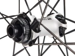 Dt-swiss DT Swiss Roues PR 1600 SPLINE 32 à Disques-pneus -Équipement Vélo dt swiss roues pr 1600 spline 32 a disques pneus 1