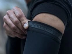 GOBIK Manchettes Légères Haru Pitch Black -Équipement Vélo gobik manchettes legeres haru pitch black 3