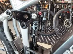 MONDRAKER Crafty R 29 VTTAE Racing Silver-graphite 2022 -Équipement Vélo mondraker crafty r 29 vttae racing silver graphite 2022 3