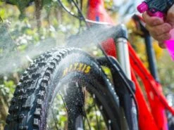 MUC-OFF Pack Bike Care Nettoyant Vélo Spray 1L + Lustrant Aérosol 500ml -Équipement Vélo muc off pack bike care nettoyant velo spray 1l lustrant aerosol 500ml 5