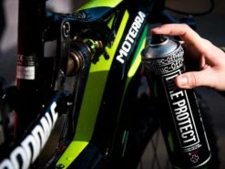 MUC-OFF Pack Bike Care Nettoyant Vélo Spray 1L + Lustrant Aérosol 500ml -Équipement Vélo muc off pack bike care nettoyant velo spray 1l lustrant aerosol 500ml 8