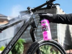 MUC-OFF Waterless Wash Nettoyant Sans Eau Haute Performance - Spray 750ml -Équipement Vélo muc off waterless wash nettoyant sans eau haute performance spray 750ml 2