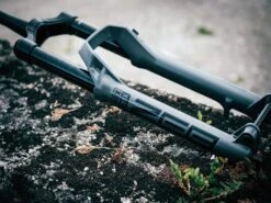 ROCKSHOX Fourche Zeb Ultimate 29'' Charger 3 RC2 DebonAir+ Déport 44mm 180mm 2023 -Équipement Vélo rockshox fourche zeb ultimate 29 charger 3 rc2 debonair deport 44mm 180mm 2023 4