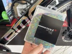 SRAM Chaîne 12v RED Rainbow 114 Maillons -Équipement Vélo sram chaine 12v red rainbow 114 maillons 2