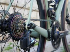 SRAM Chaîne 12v RED Rainbow 114 Maillons -Équipement Vélo sram chaine 12v red rainbow 114 maillons 3
