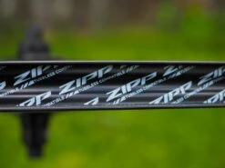 ZIPP 303 Firecrest Disc Roues Carbone 40mm Disque Pneu Tubeless 2023 -Équipement Vélo zipp 303 firecrest roues carbone 40mm disques tubeless 2022 9